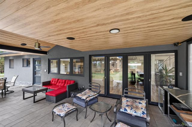 41 Sand Hill Lane, Florida, NY 10921