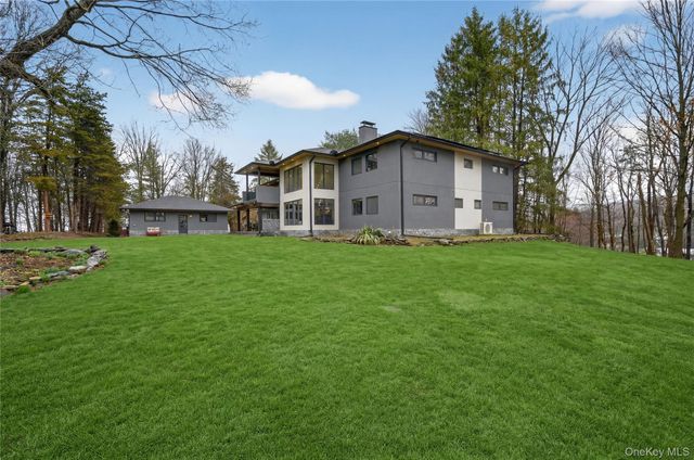 41 Sand Hill Lane, Florida, NY 10921