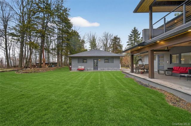 41 Sand Hill Lane, Florida, NY 10921