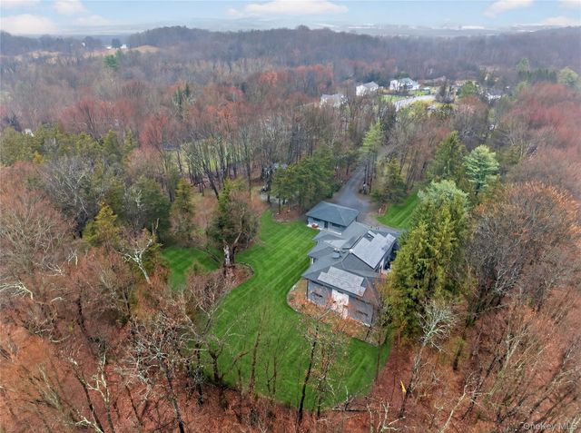 41 Sand Hill Lane, Florida, NY 10921