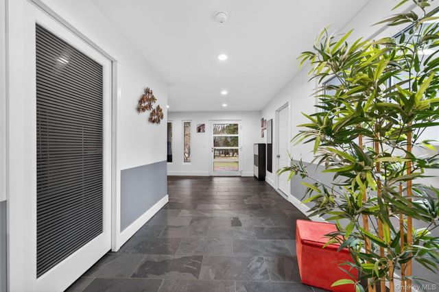 41 Sand Hill Lane, Florida, NY 10921