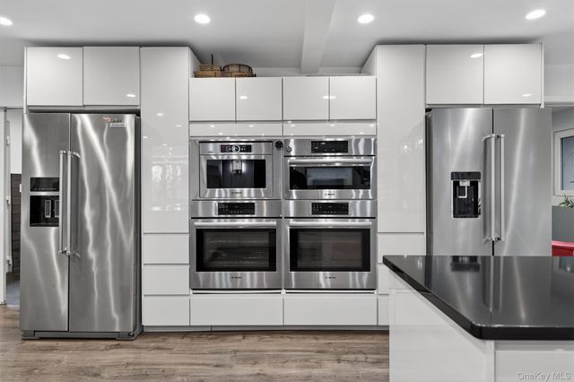 41 Sand Hill Lane, Florida, NY 10921