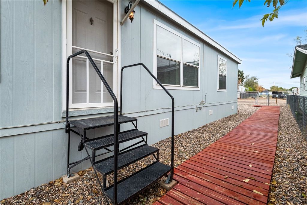 3715 E Robin Lane, Kingman, AZ 86409