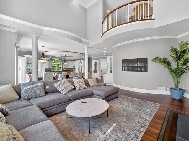 151 Palmer Circle, Vernon Hills, IL 60061