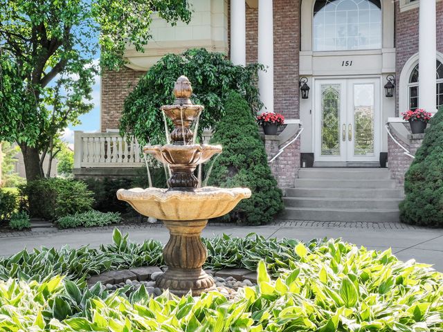 151 Palmer Circle, Vernon Hills, IL 60061