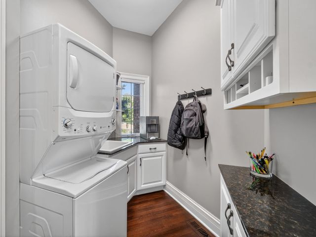 151 Palmer Circle, Vernon Hills, IL 60061