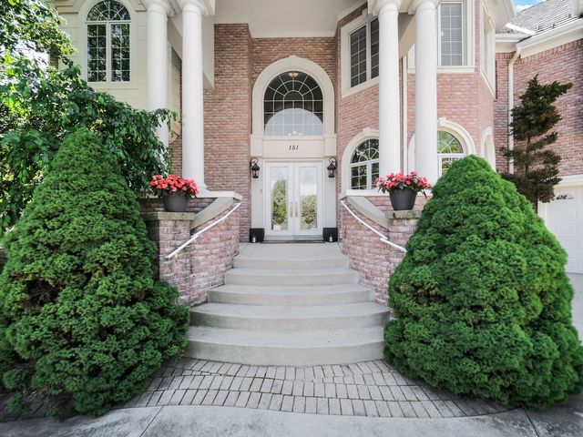 151 Palmer Circle, Vernon Hills, IL 60061
