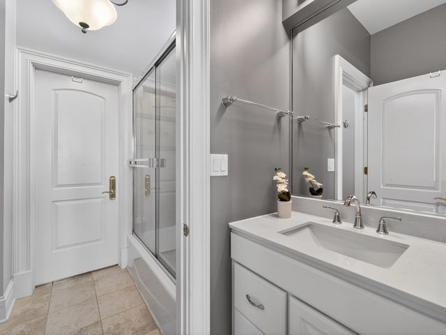 151 Palmer Circle, Vernon Hills, IL 60061