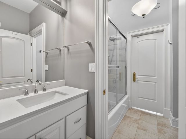 151 Palmer Circle, Vernon Hills, IL 60061