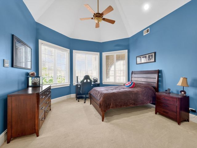 151 Palmer Circle, Vernon Hills, IL 60061
