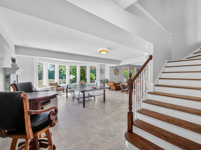 151 Palmer Circle, Vernon Hills, IL 60061