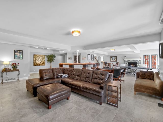 151 Palmer Circle, Vernon Hills, IL 60061