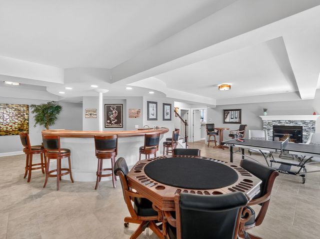 151 Palmer Circle, Vernon Hills, IL 60061