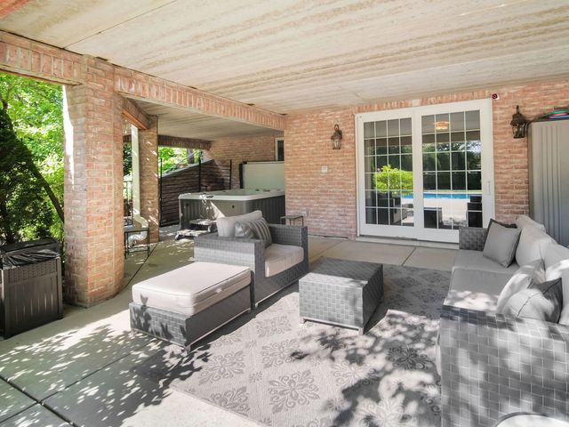 151 Palmer Circle, Vernon Hills, IL 60061