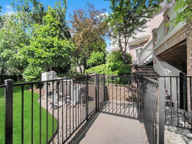 151 Palmer Circle, Vernon Hills, IL 60061