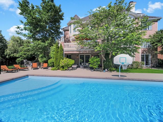 151 Palmer Circle, Vernon Hills, IL 60061