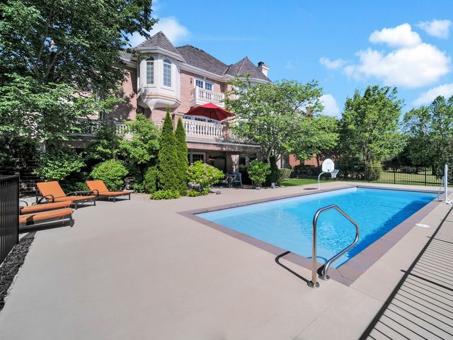 151 Palmer Circle, Vernon Hills, IL 60061