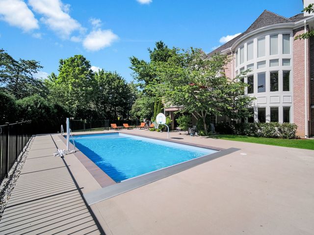151 Palmer Circle, Vernon Hills, IL 60061