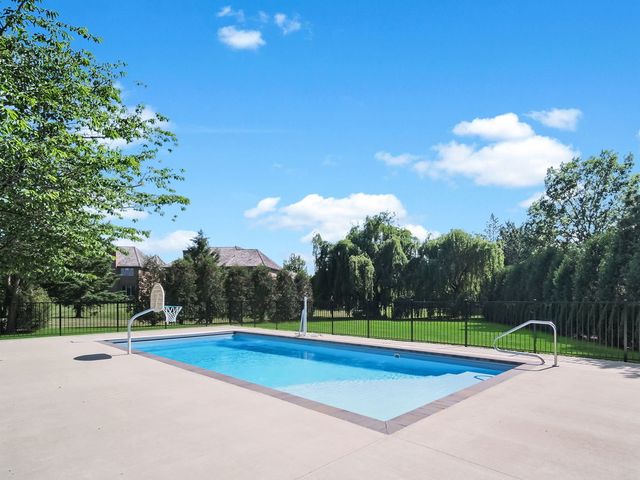 151 Palmer Circle, Vernon Hills, IL 60061