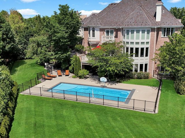 151 Palmer Circle, Vernon Hills, IL 60061
