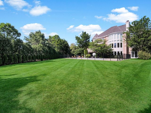 151 Palmer Circle, Vernon Hills, IL 60061