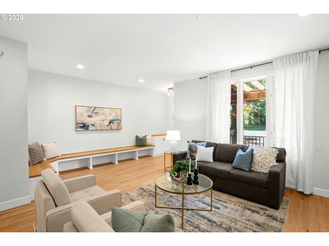 3352 Sw FAIRMOUNT Ln, Portland, OR 97239