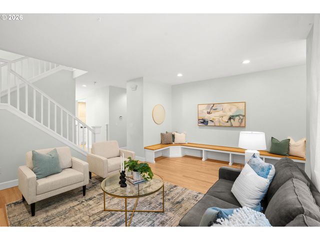 3352 Sw FAIRMOUNT Ln, Portland, OR 97239