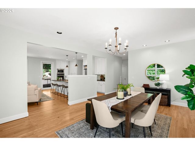 3352 Sw FAIRMOUNT Ln, Portland, OR 97239