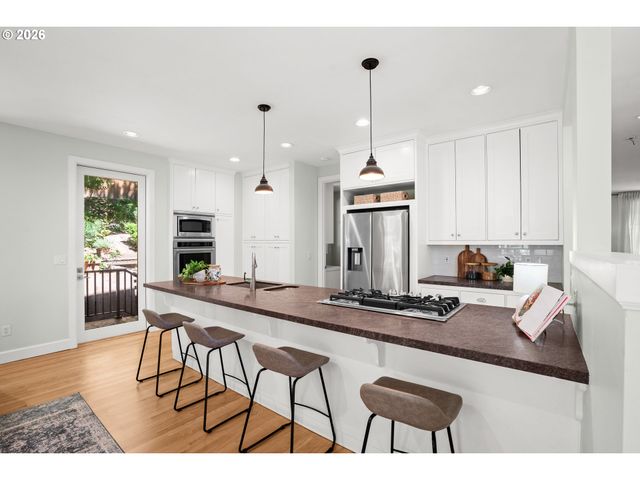 3352 Sw FAIRMOUNT Ln, Portland, OR 97239