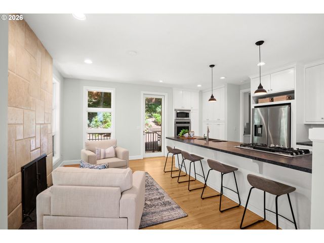 3352 Sw FAIRMOUNT Ln, Portland, OR 97239