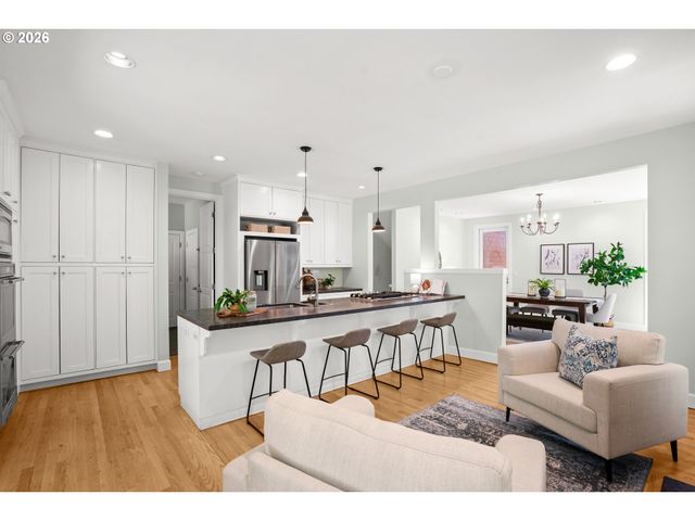 3352 Sw FAIRMOUNT Ln, Portland, OR 97239
