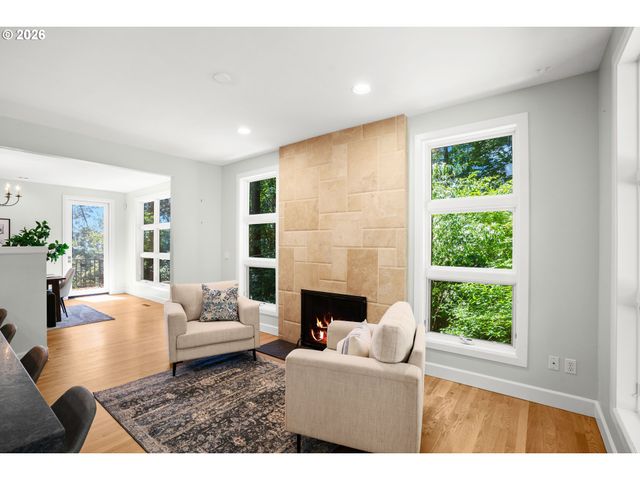 3352 Sw FAIRMOUNT Ln, Portland, OR 97239
