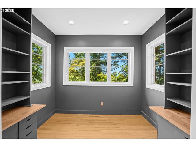 3352 Sw FAIRMOUNT Ln, Portland, OR 97239