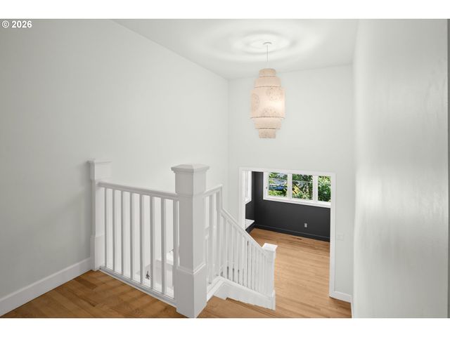 3352 Sw FAIRMOUNT Ln, Portland, OR 97239