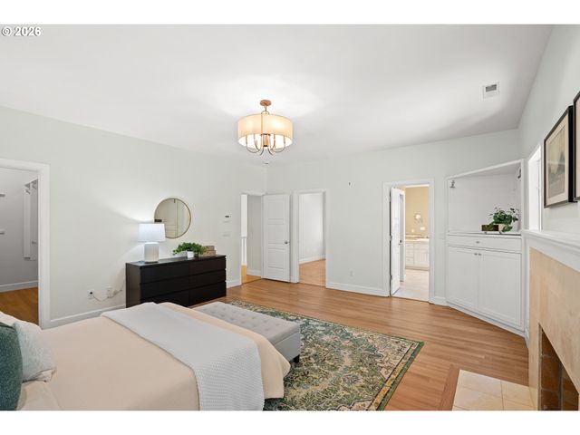 3352 Sw FAIRMOUNT Ln, Portland, OR 97239