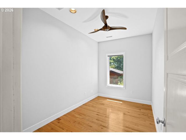 3352 Sw FAIRMOUNT Ln, Portland, OR 97239