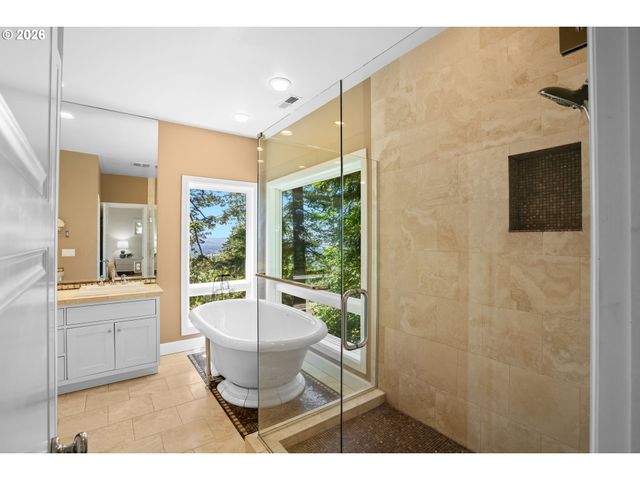 3352 Sw FAIRMOUNT Ln, Portland, OR 97239