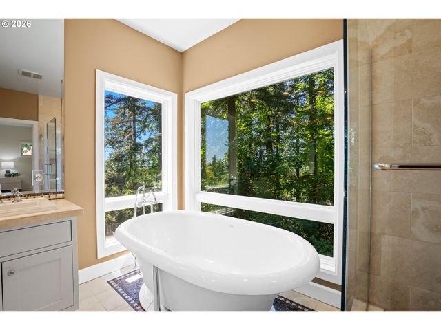 3352 Sw FAIRMOUNT Ln, Portland, OR 97239