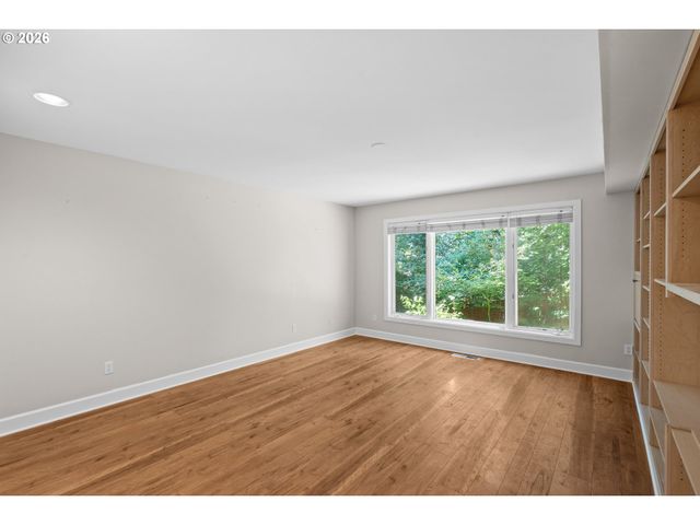 3352 Sw FAIRMOUNT Ln, Portland, OR 97239