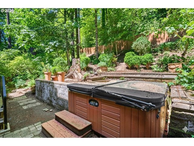 3352 Sw FAIRMOUNT Ln, Portland, OR 97239