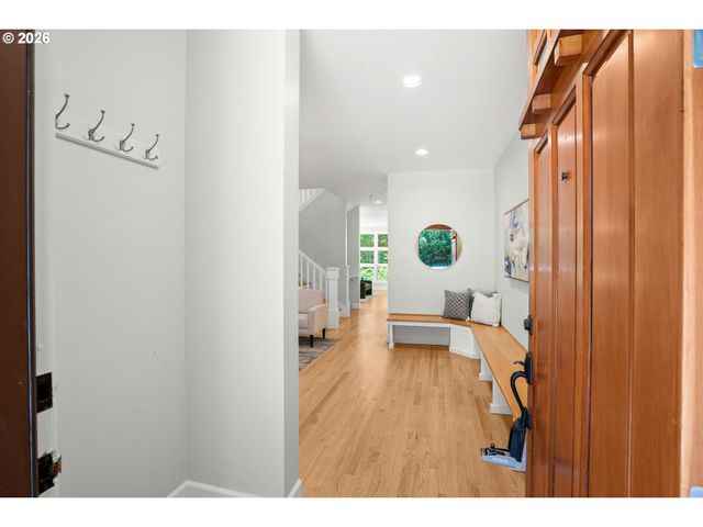3352 Sw FAIRMOUNT Ln, Portland, OR 97239