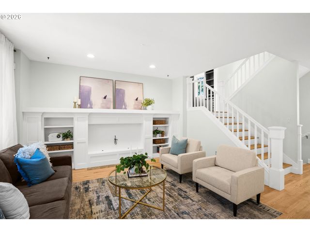 3352 Sw FAIRMOUNT Ln, Portland, OR 97239
