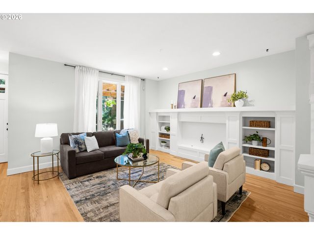 3352 Sw FAIRMOUNT Ln, Portland, OR 97239