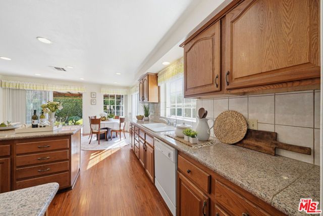 924 Westchester Place, Los Angeles, CA 90019