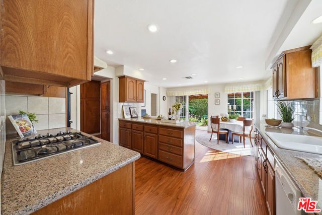 924 Westchester Place, Los Angeles, CA 90019