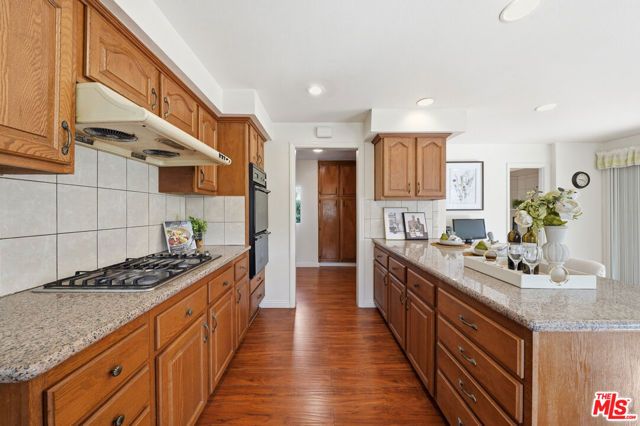 924 Westchester Place, Los Angeles, CA 90019