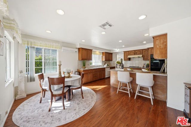 924 Westchester Place, Los Angeles, CA 90019