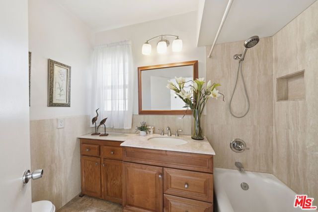 924 Westchester Place, Los Angeles, CA 90019