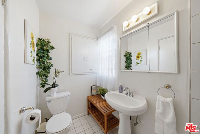 924 Westchester Place, Los Angeles, CA 90019