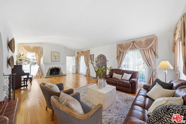 924 Westchester Place, Los Angeles, CA 90019